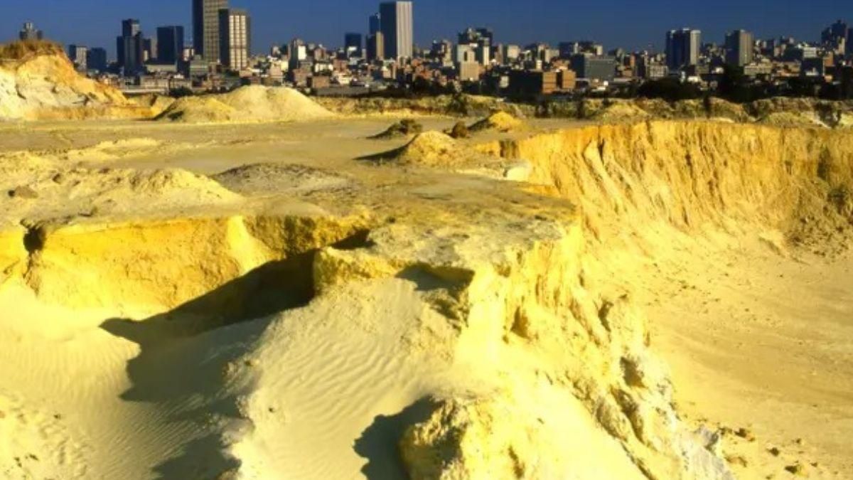 Life in City of Gold: The dark world behind the shining city of gold... Know how is the life of common people there