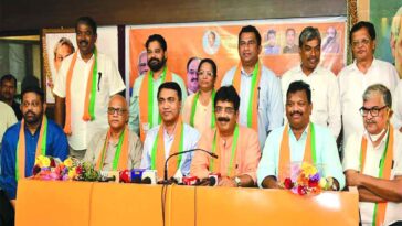 MCD Election 2022: Shock to AAP before MCD elections, three former party MLAs join BJP