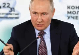 'Putin fell ill after falling down stairs', US media report claims blood cancer