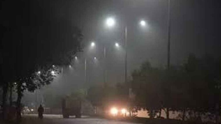 IMD says that it will rain in Maharashtra, Madhya Pradesh, and Tamil Nadu. The weather in Delhi will be colder.