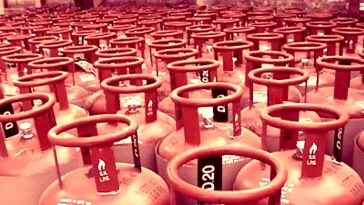 LPG Price Hike: People got a big shock on the first day of the year! Gas cylinder became costlier by Rs 25
