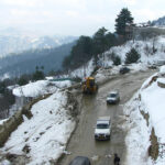 Snowfall and rain in northern India lead to closure of roads
