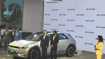 Auto expo 2023 Live: Actor Shahrukh Khan participated in Auto Expo.