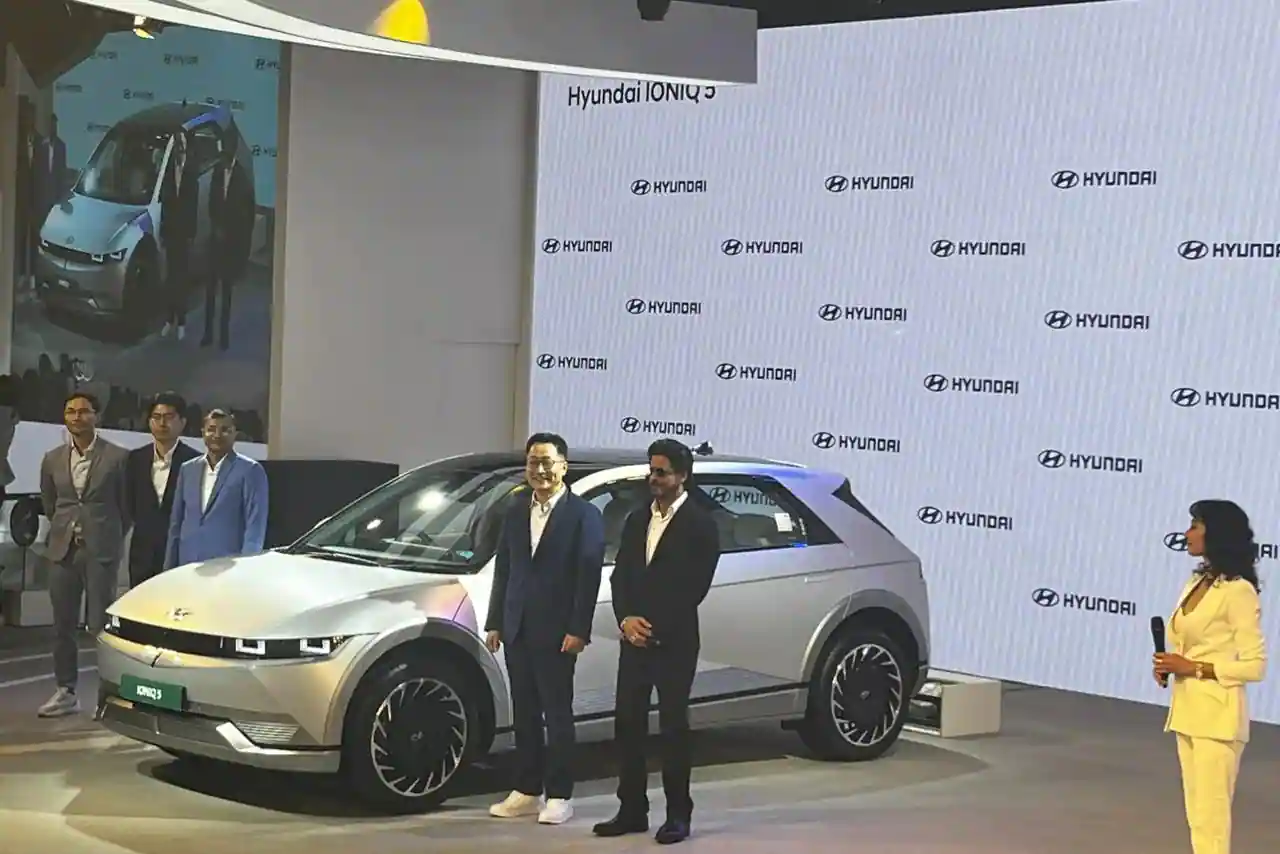 Auto expo 2023 Live: Actor Shahrukh Khan participated in Auto Expo.