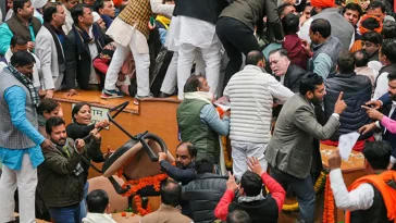 MCD Mayor Election: A riot broke out between AAP and BJP regarding the mayoral election.