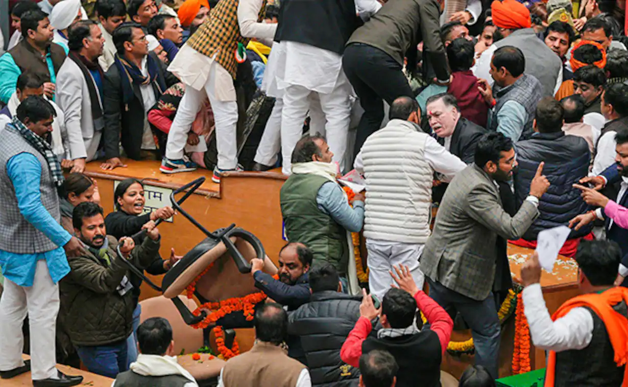 MCD Mayor Election: A riot broke out between AAP and BJP regarding the mayoral election.