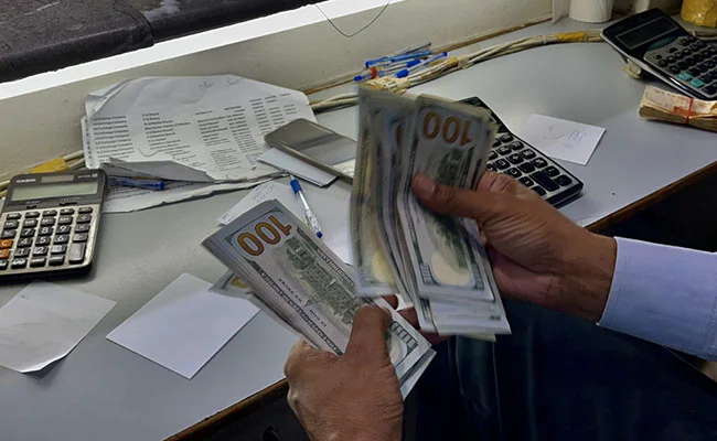 Pakistan Currency sinks To 262 Against Dollar