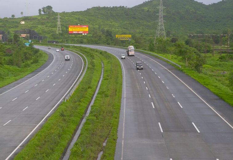 The Greenfield Expressway will be built by Maharashtra government between Mumbai and Goa.