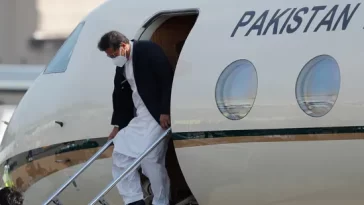 Imran Khan helicopter ride cost Pakistan 1 billion