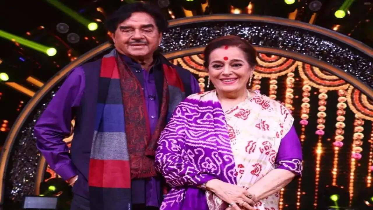 Shatrughan Sinha is impressed by Debosmita Roy's pronunciation on "Indian Idol 13."