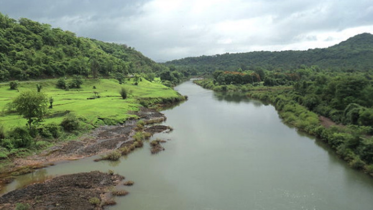 Goa requests an early Supreme Court hearing in the Karnataka-Goa river water issue.
