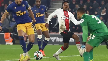 In The First Leg of the Semi-Final, Newcastle Beat 10-Man Southampton.