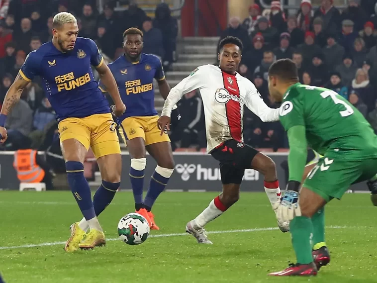 In The First Leg of the Semi-Final, Newcastle Beat 10-Man Southampton.