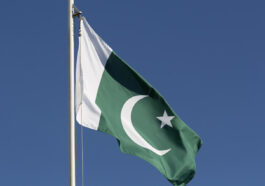 Due to the country's ongoing economic crisis, shopping malls and markets have been forced to close earlier.