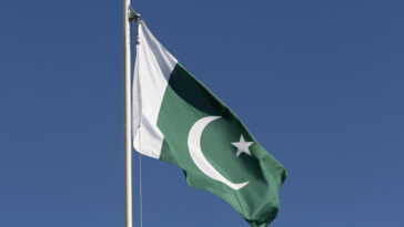 Due to the country's ongoing economic crisis, shopping malls and markets have been forced to close earlier.