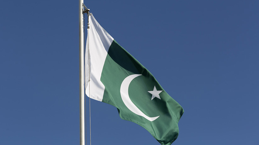 Due to the country's ongoing economic crisis, shopping malls and markets have been forced to close earlier.