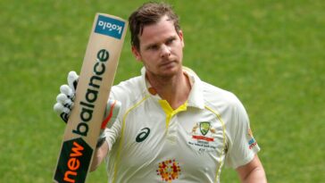 Australia's Steve Smith signs a contract with Sussex to get ready for the Ashes.