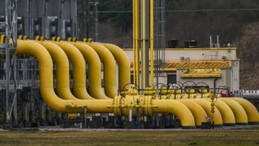 Russia halts oil supplies to Poland