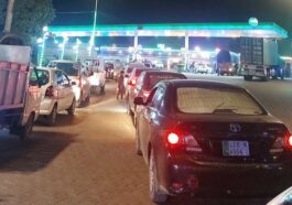 No Petrol In Pumps Amid Economic Crisis Crisis In Pakistan