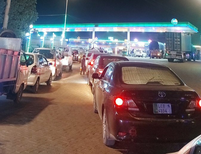 No Petrol In Pumps Amid Economic Crisis Crisis In Pakistan
