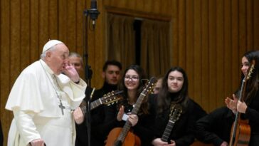 "Resigning shouldn't become a trend," says Pope Francis.