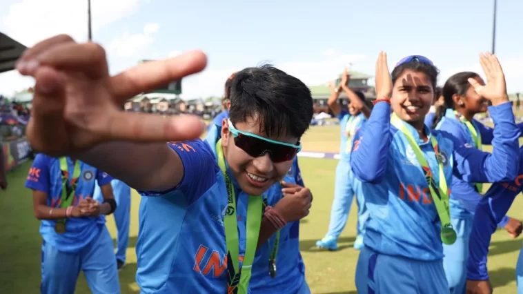 Watch the Indian Women's Cricket Team do the "Tum Tum" dance in a video that has gone viral.