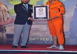 Akshay Kumar breaks the Guinness World Record for the most selfies taken in three minutes, with 184.