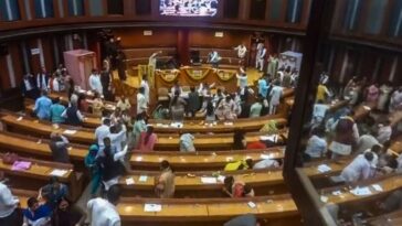 Clash at MCD House: AAP and BJP councillors throw boxes and exchange blows in a brawl at MCD House