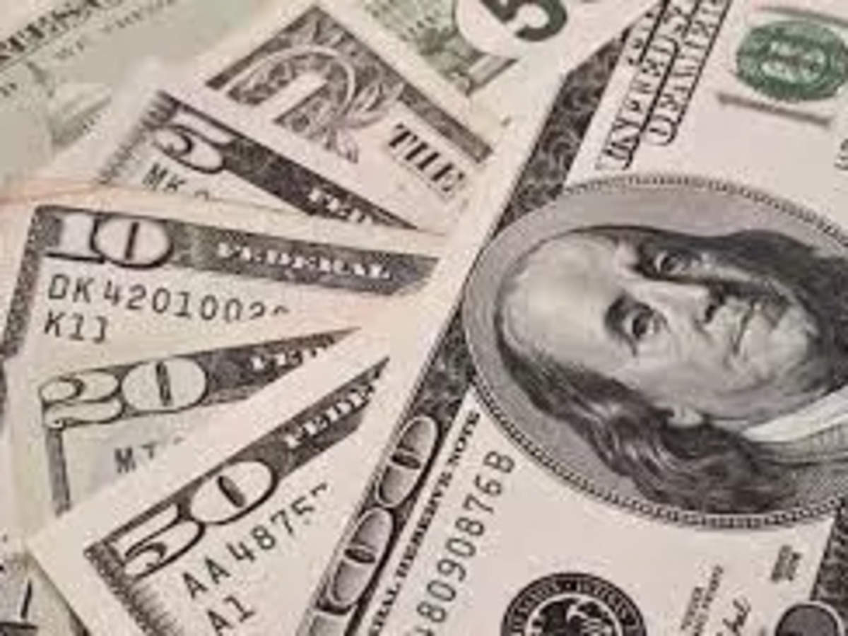 Dollar hovers close to a 5-week high as inflation data looms; yen falls.