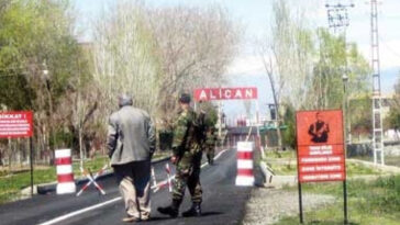 Armenia-Turkey Crossing Opened For Quake Aid After 35 Years