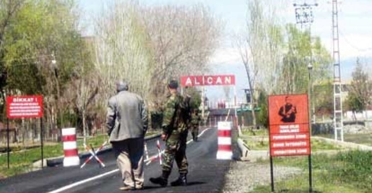 Armenia-Turkey Crossing Opened For Quake Aid After 35 Years