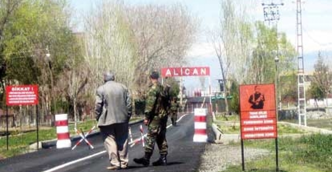 Armenia-Turkey Crossing Opened For Quake Aid After 35 Years