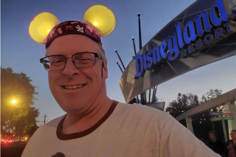 US Man Breaks Guinness World Record by Visiting Disneyland Nearly 3,000 Times