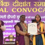 Instead of gowns, students choose this attire for the Delhi University convocation