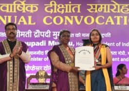 Instead of gowns, students choose this attire for the Delhi University convocation