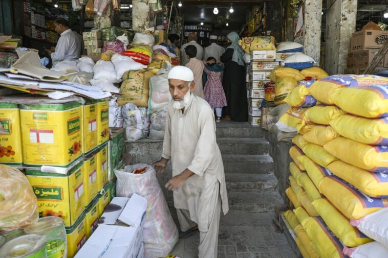 Pakistan's weekly inflation rate exceeds 40% for the first time in five months