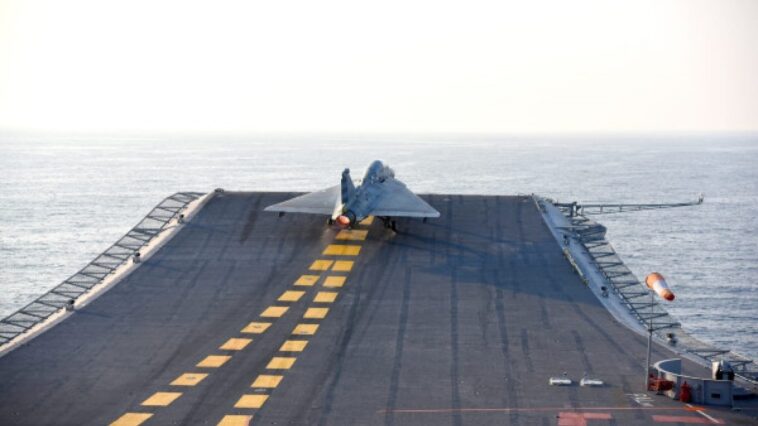 Landing Tejas Jet on INS Vikrant: 240 to 0 Kmph in 2.5 Seconds