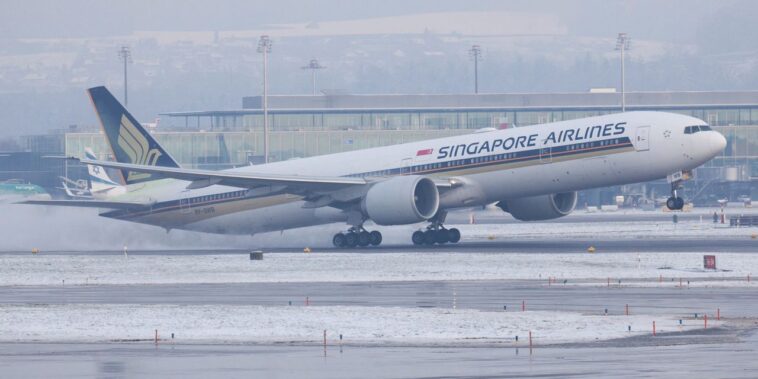 Singapore Airlines reports record quarterly profit, reaffirms Air India investment