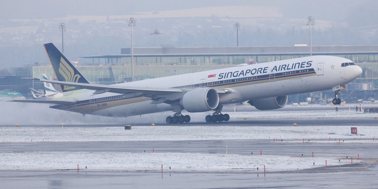 Singapore Airlines reports record quarterly profit, reaffirms Air India investment