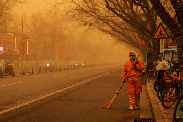 Beijing is struck by a massive sandstorm, and the air quality worsens