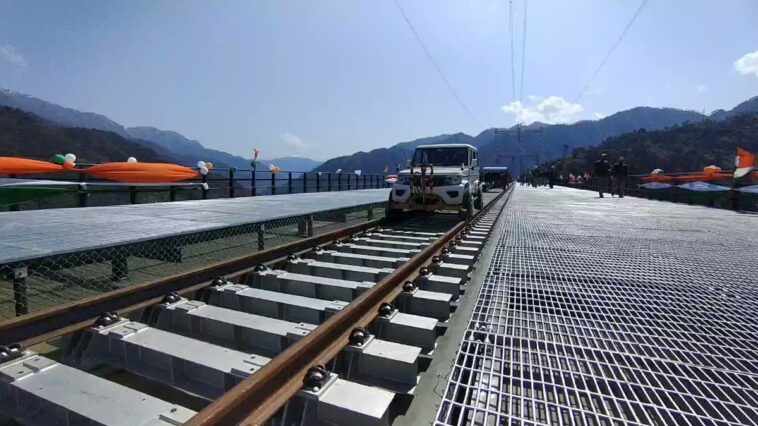 Mahindra BOLero become rail inspection