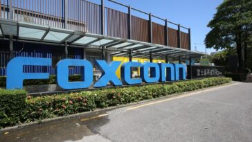 Foxconn, an iPhone manufacturer, plans a $700 million plant close to Bangalore