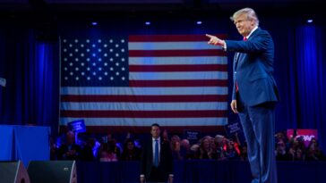 Donald Trump will publish over 150 "Letters to Trump" from rich and famous people