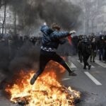 Over 740,000 Protest Pension Reforms in France, Clash With Police