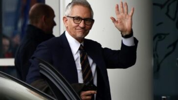 BBC's director-general pledged not to resign