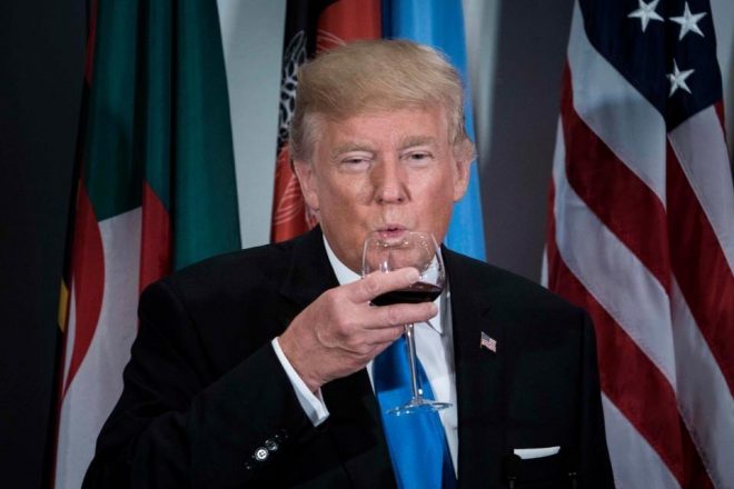 "I'm Back," writes Trump's first posts on Facebook and YouTube after the ban was lifted