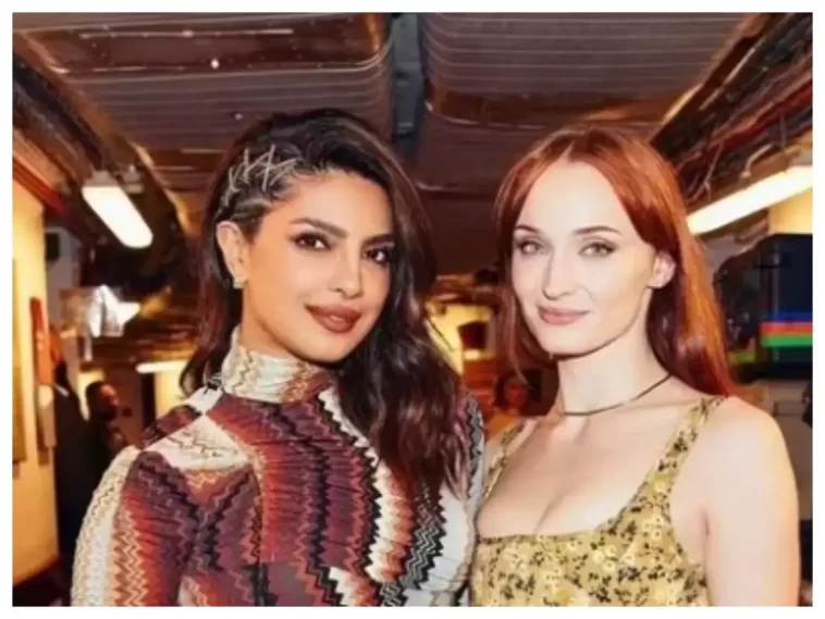 After the Jonas Brothers concert, Priyanka Chopra poses with her sister-in-law Sophie Turner; both look divine 