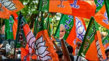 Six Aam Aadmi Party corporators join BJP in Surat