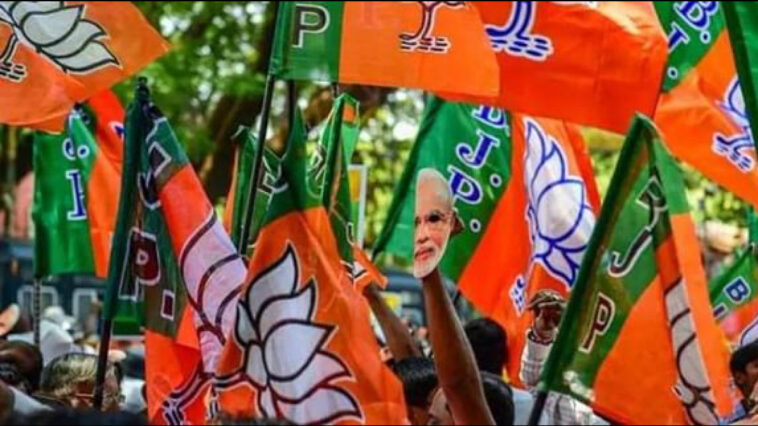 Six Aam Aadmi Party corporators join BJP in Surat