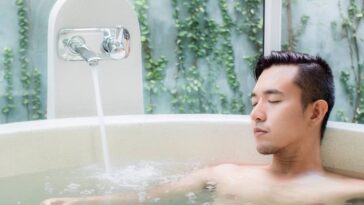Taking the Plunge: 5 Reasons Baths Are Good for You